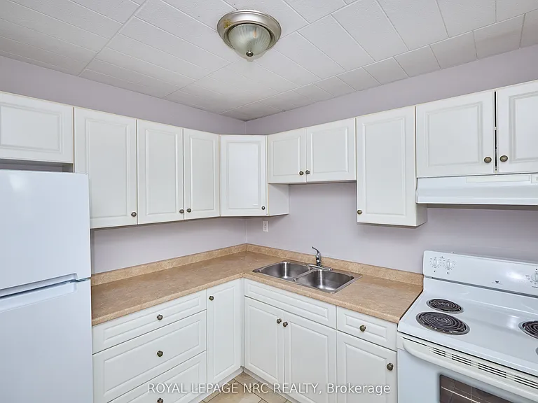 90 Woodlawn Rd #15 — Photo 11