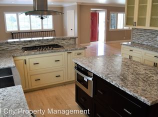 4540 W 129th St, Hawthorne, CA 90250