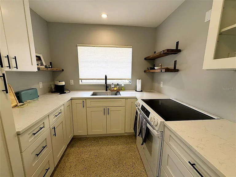 14017 W Parsley Dr — Photo 7