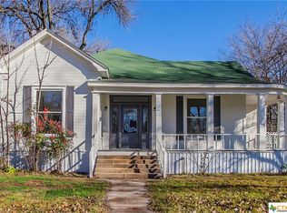 602 E 8th St, Cameron, TX 76520