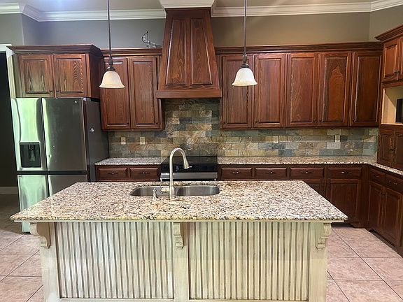 3rd image of 303 Annabelle Ln