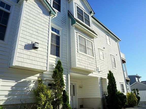 2nd image of 210 38th St #West