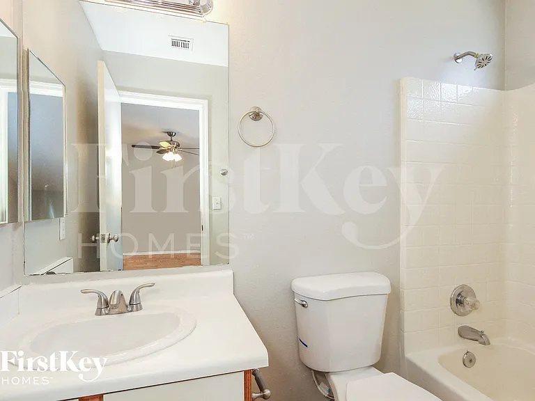 3132 W Robin Ln — Photo 10