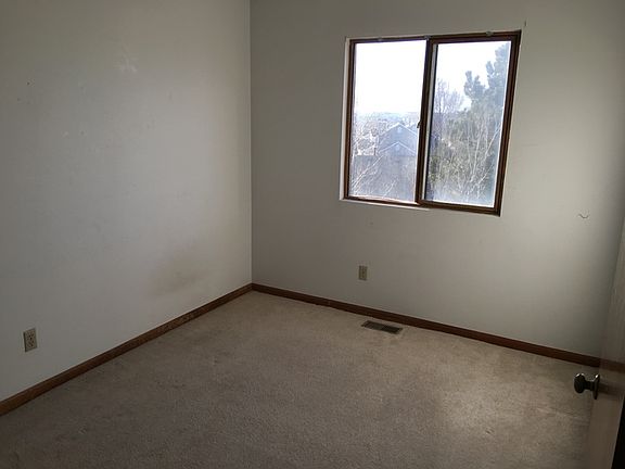 5th image of 8475 Chancellor Dr