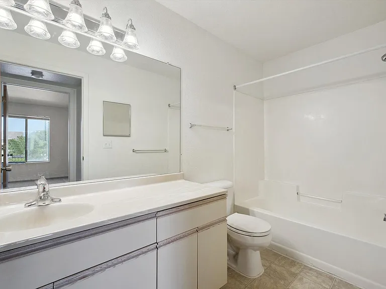 One Bedroom - 1 Bed / 1 Bath - 699 Sq.Ft.
