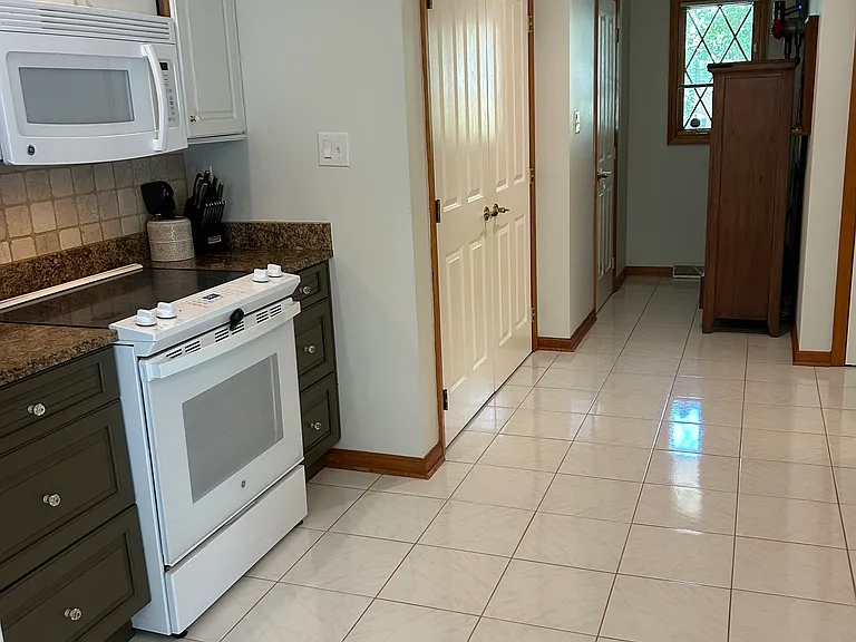 1638 Stone Mansion Dr — Photo 28