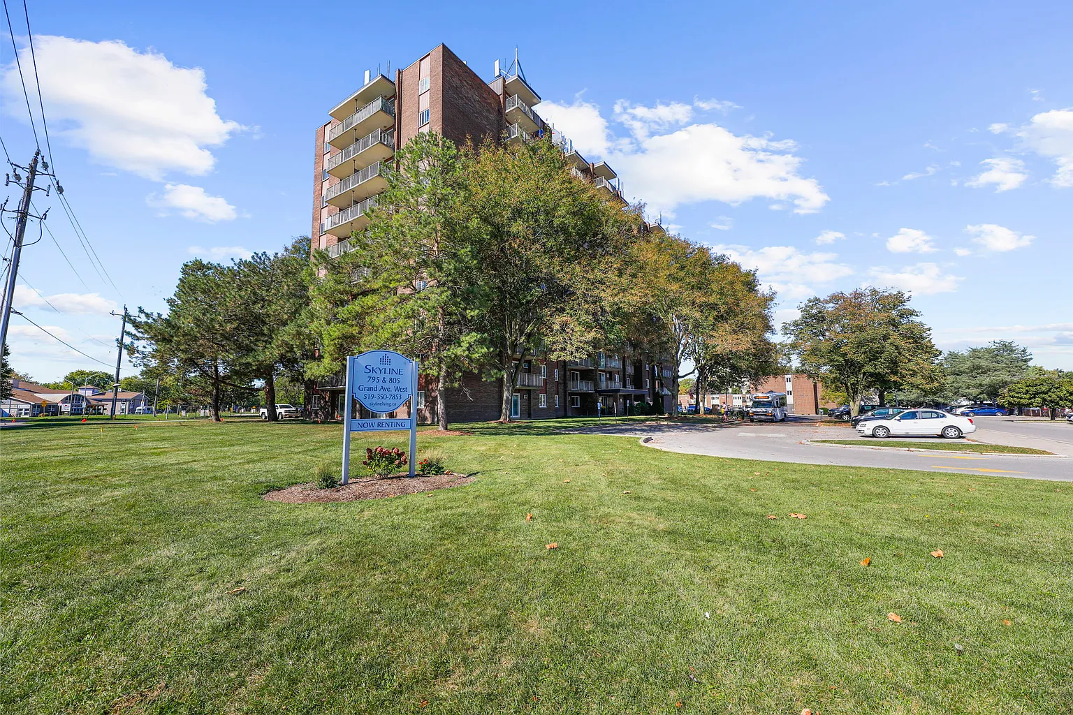 805 Grand Ave W photo 1