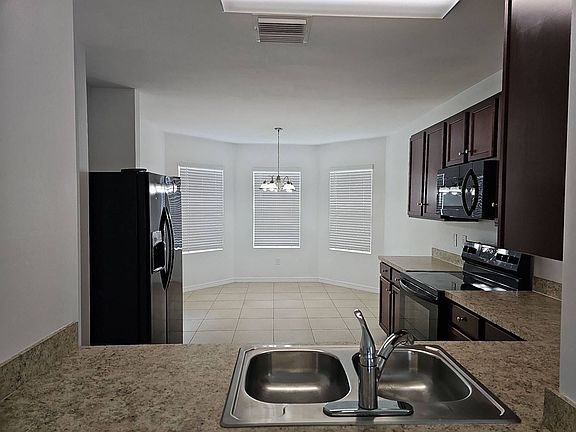 5th image of 1109 SE 5th Ter