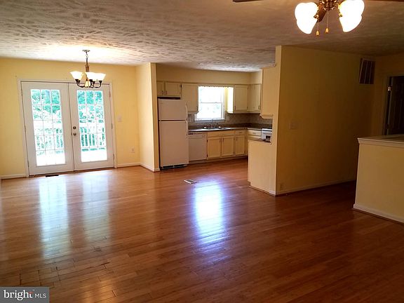 4th image of 620 Golden Russet Dr