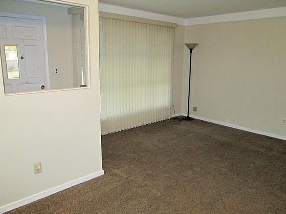 3rd image of 30426 Hathaway St