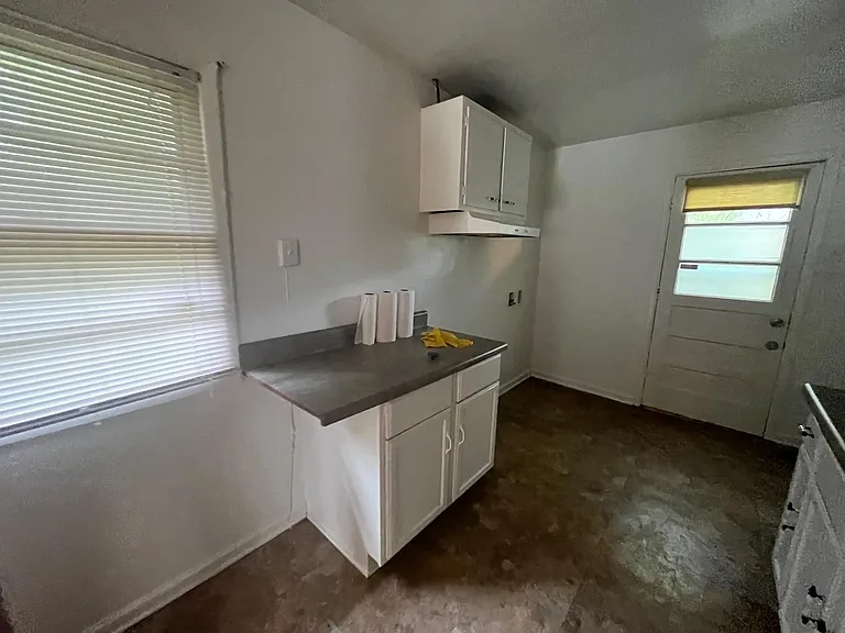 406 Lloyd St — Photo 6