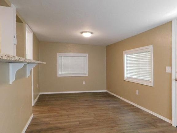 5th image of 216 E Maple Ave #B