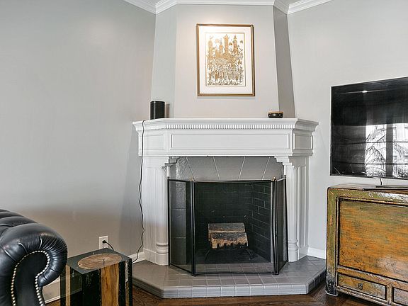 5th image of 2826 Polk St