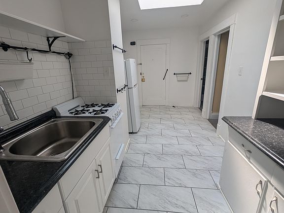 4th image of 1469 Hertel Ave APT 3