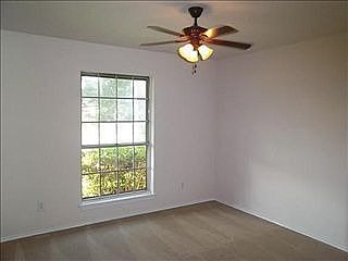 5th image of 910 Cypress Dr