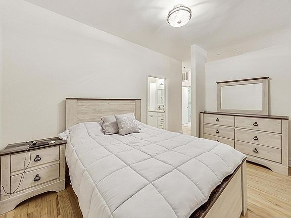 5th image of 212 W Washington St APT 1202