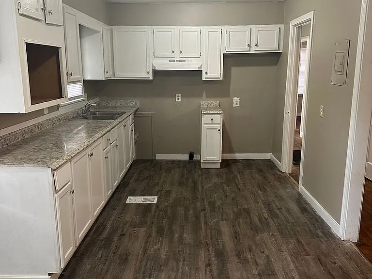 3613 Southland Dr — Photo 2