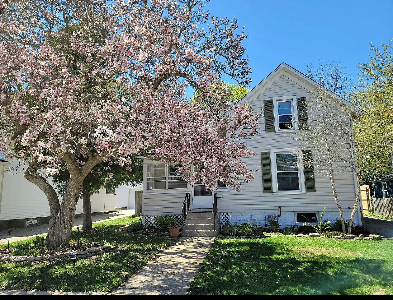 3 bed, 1.5 bath, 1150 sqft, $3,000 — Photo 1