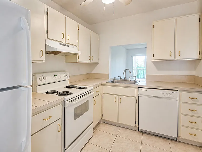 7260 Woodmont Ave #203 — Photo 3