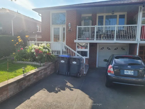 889 NW Blairholm Ave, Mississauga, ON L5C 1G5