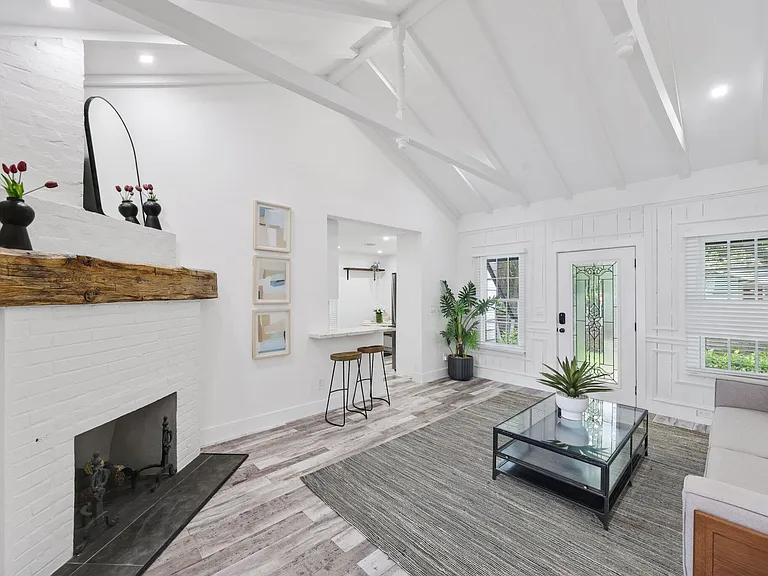 744 Sunset Rd — Photo 4