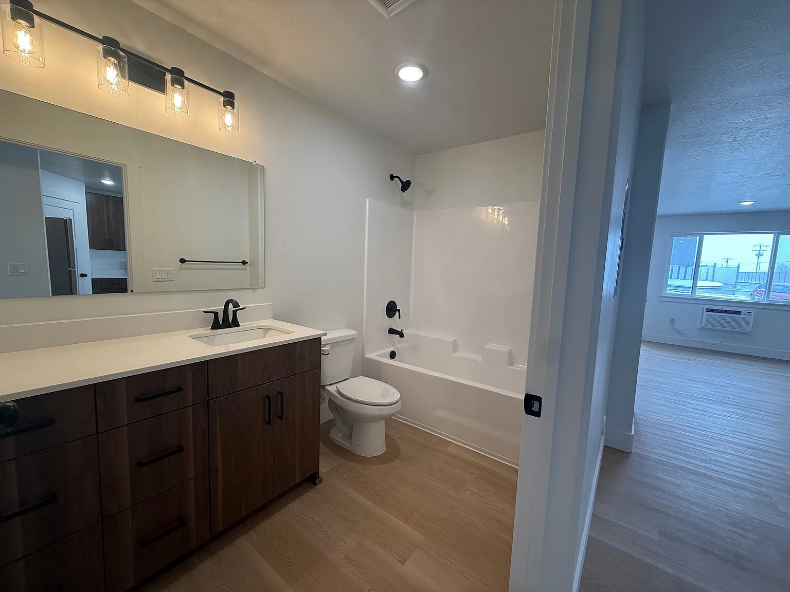 2 bed, 1007 sqft, $995 — Photo 4