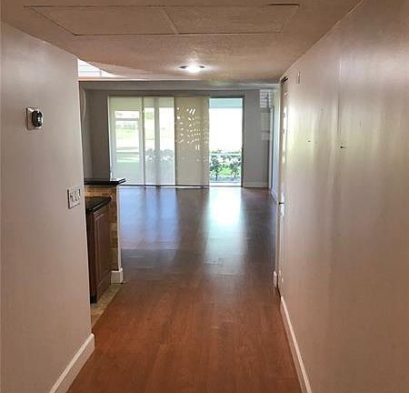2nd image of 3970 Oaks Clubhouse Dr