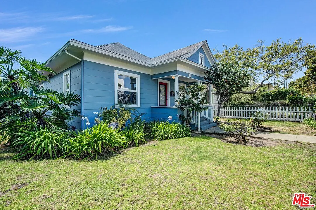 4 bed, 3.0 bath, 2391 sqft, $11,995 — Photo 3