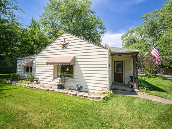 5 River Ln, Kankakee, IL 60901