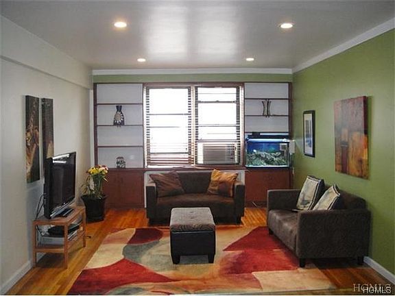 5th image of 10 Franklin Ave APT 6F