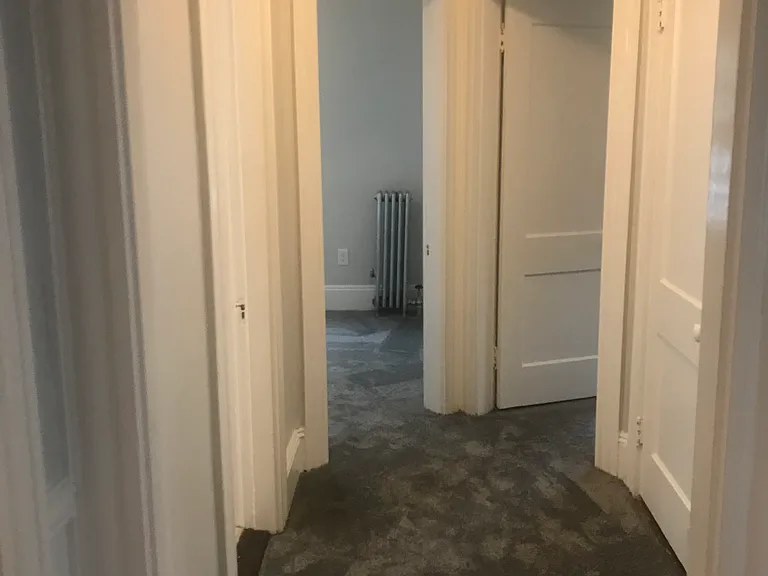 1 Hathorne Cres #1 — Photo 12