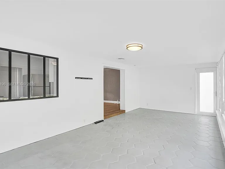 9040 Carlyle Ave — Photo 28