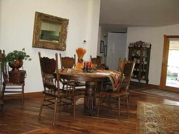 3rd image of 1095 Valley View Dr