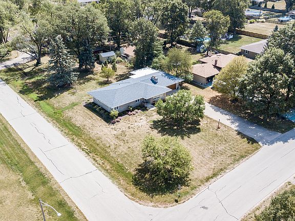 3rd image of 920 Cassie Dr