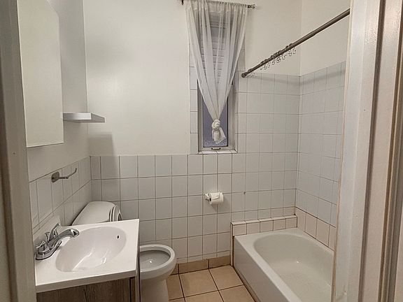 4th image of 2721 N Campbell Ave #2