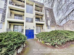 801 N 43rd St APT 2A, Seattle, WA 98103