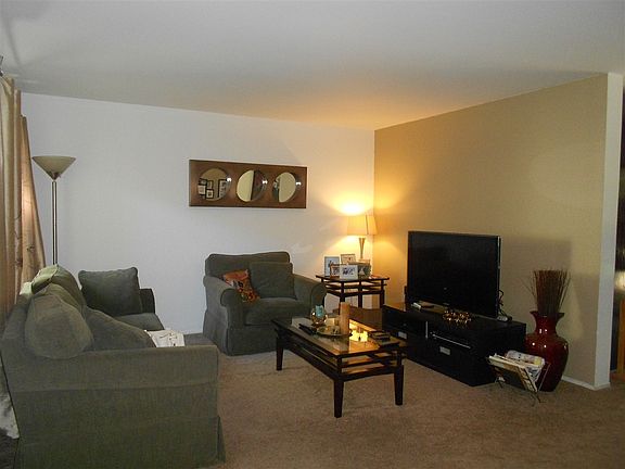 3rd image of 381 Windjammer Cir
