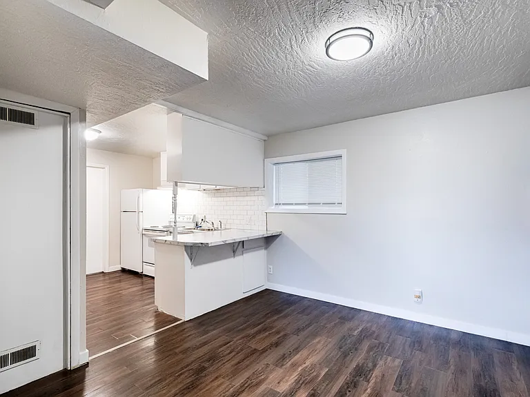 512 Elmwood Dr #1 — Photo 10