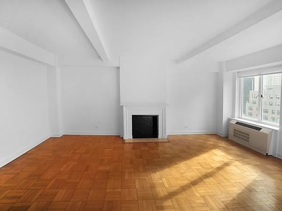 4th image of 40 Central Park S #17F