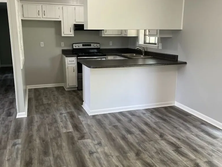 3627 Lansdowne Dr — Photo 3