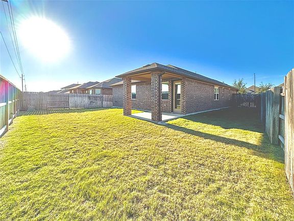 3rd image of 6814 Barrington Creek Trce