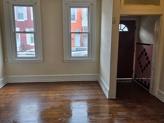 2nd image of 3106 Emerald St