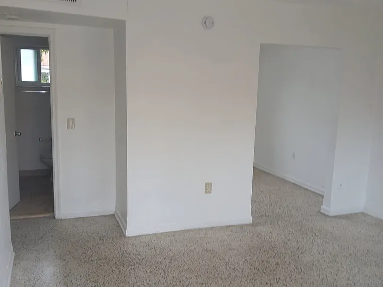 460 SW 7th St #5 — Photo 1