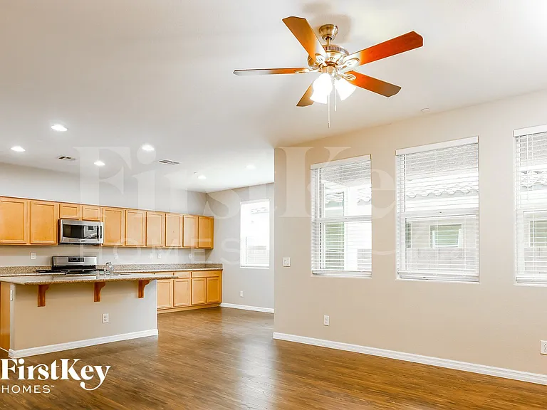 10236 Ruggles Mansion Ave — Photo 2