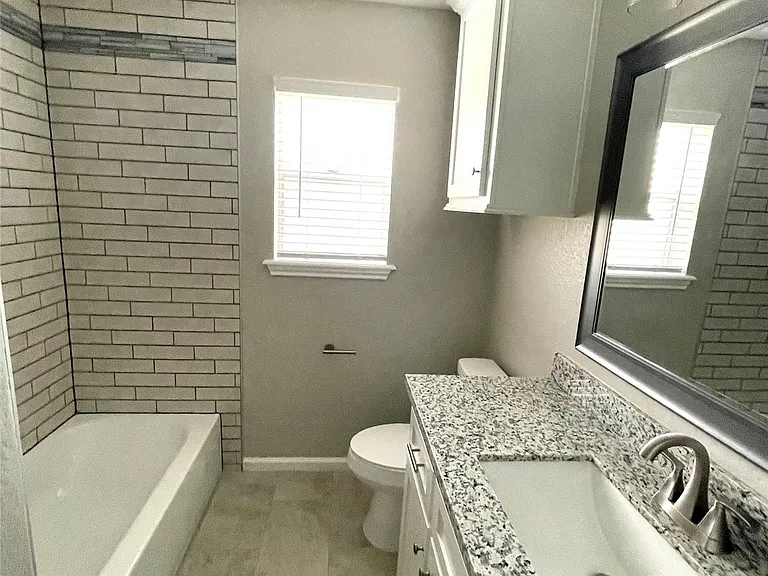 321 Petunia St — Photo 7