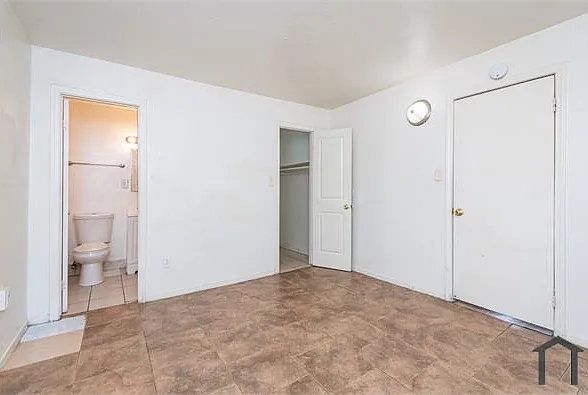 2562 Traction Ave #6 — Photo 5