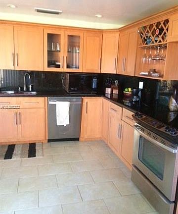 4th image of 20544 NE 6th Ct