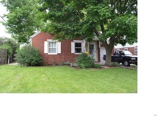 906 N Maple Ave, Fairborn, OH 45324
