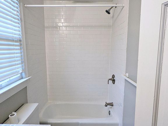 5th image of 529 S Lazelle St APT C