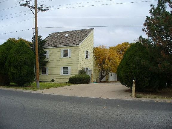 4th image of 800 University Dr